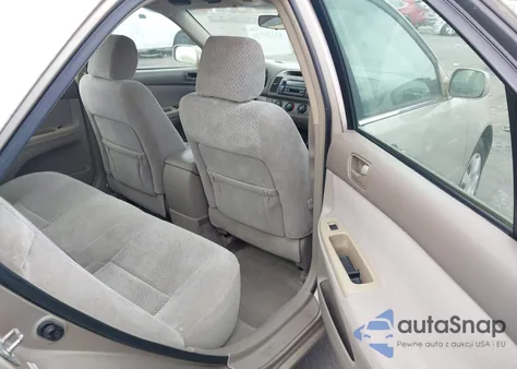 2004 Toyota Camry Le z USA, uszkodzony, nr VIN 4T1BE32K04U264646